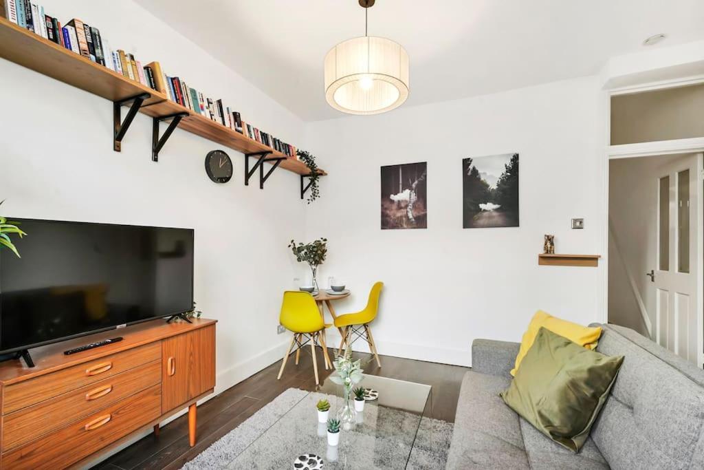 2 Bed Garden Flat Leyton Village London Exterior photo